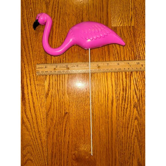 three Blow Mold 9" Pink Flamingo Plastic Yard Decoration incl. legs - Picture 1 of 3